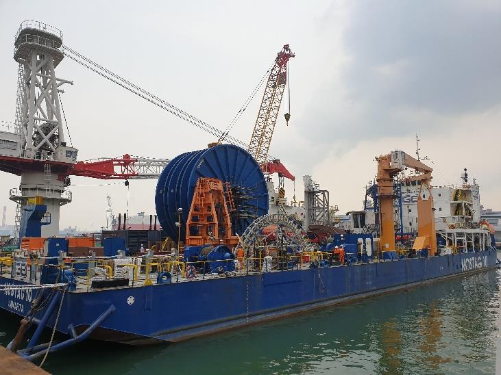 Cable-lay equipment arrangement on Nostag 10 deck