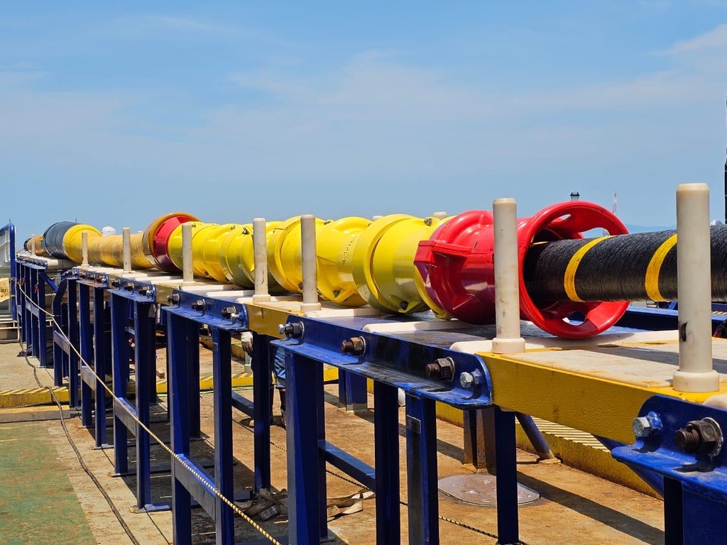 Export cable with buoyancy modules ready for float-out