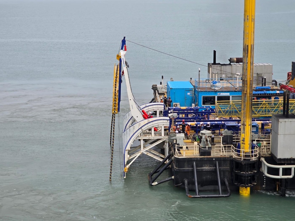 CPS quadrant overboarding — vessel-side deployment