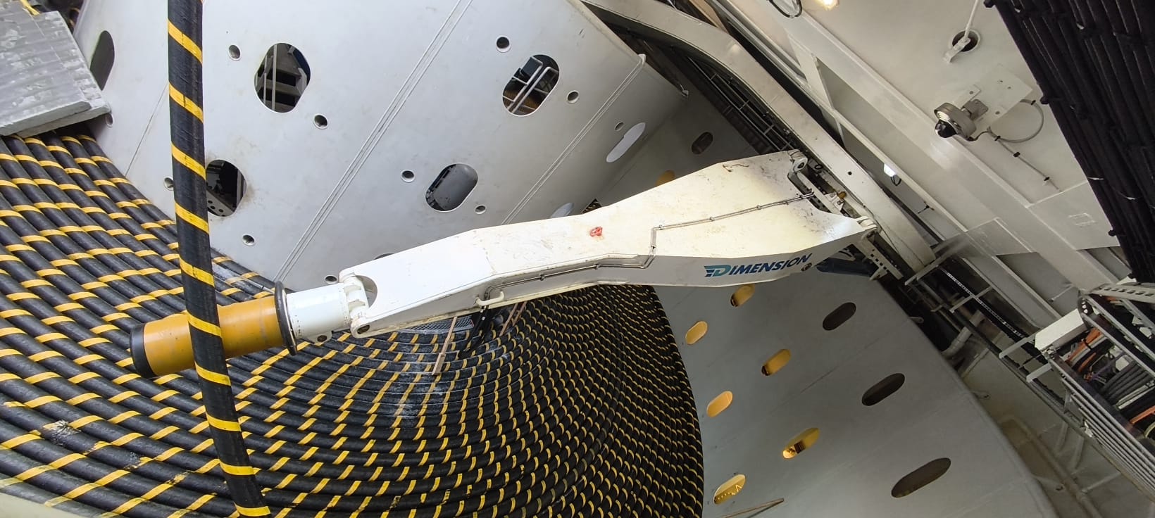 Orient Adventurer spooling arm in service