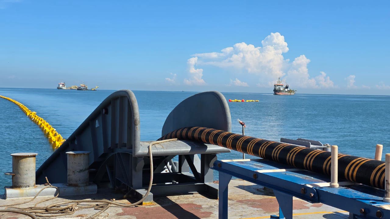 Cable over-boarding from the barge after pull-in completion