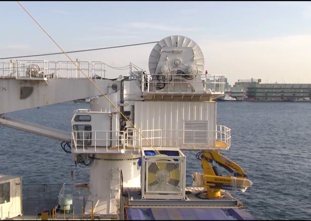 40 kN Constant Tension Umbilical Winch on offshore vessel — drum and crane integration