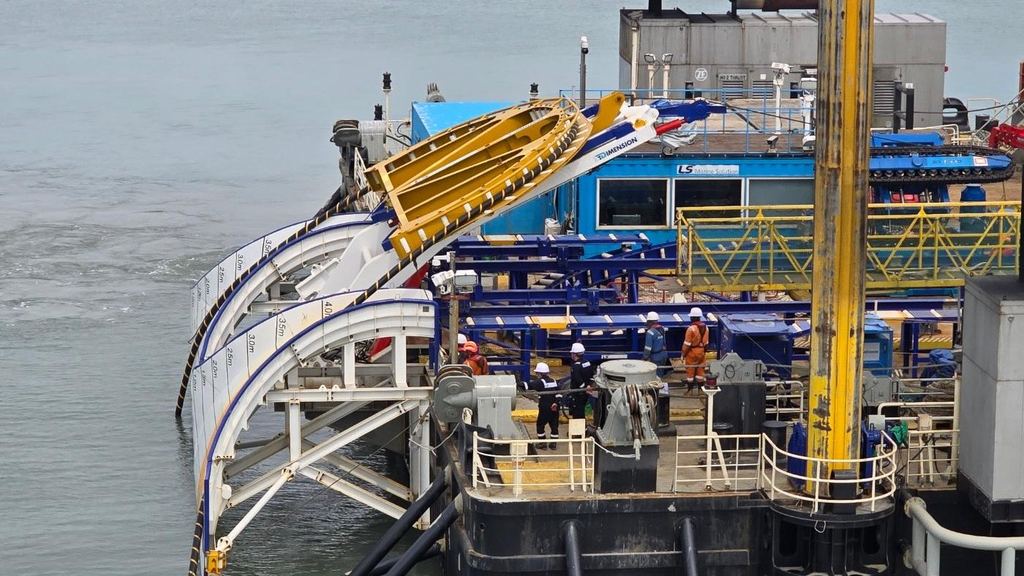 Jeonnam 1 — Korea's first commercial offshore wind farm, Dimension CPS quadrant and A-frame deployed